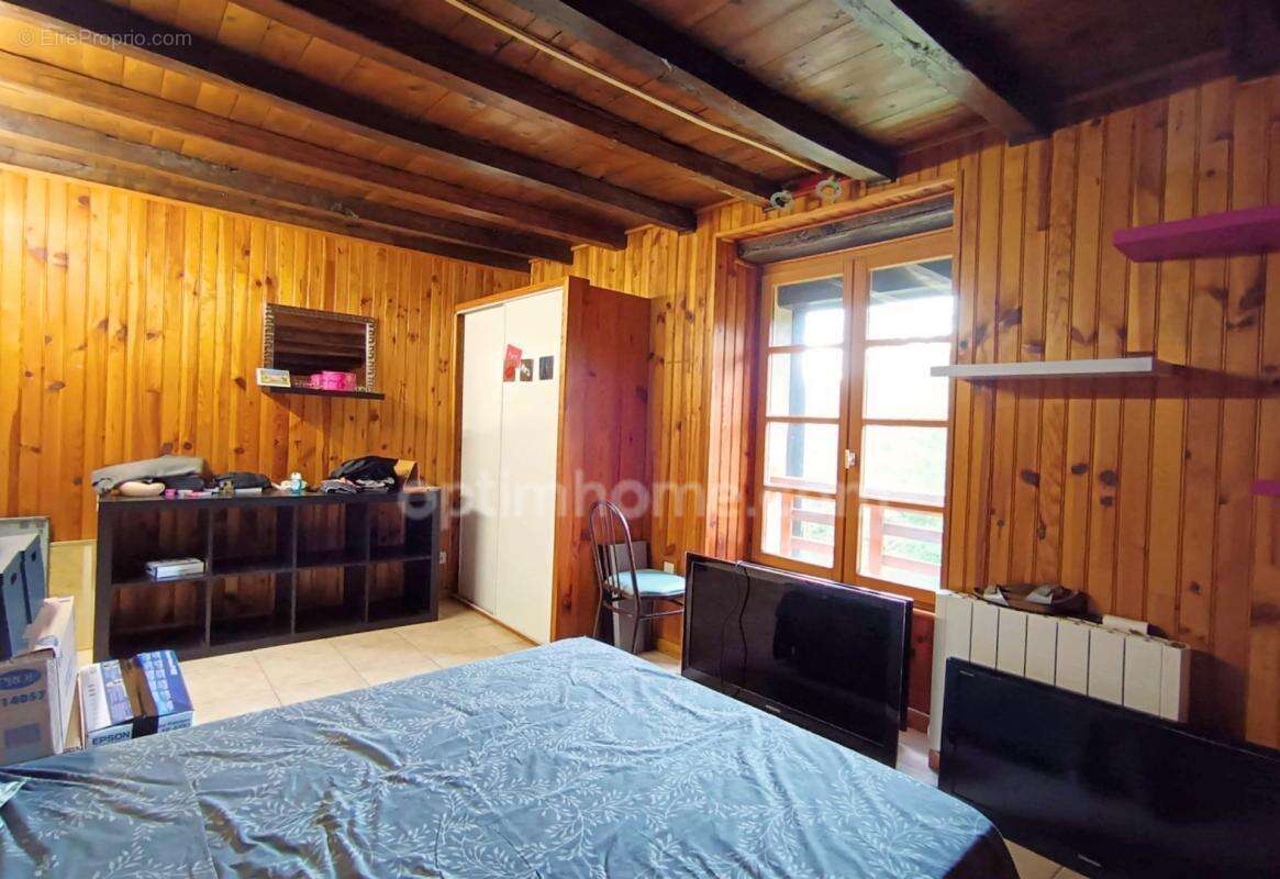 Valsonne (69170) – Maison 180m² à rénover sur terrain boisé 3300m² – Ancien Gîte de France – Proche Tarare et Lyon - photo 4