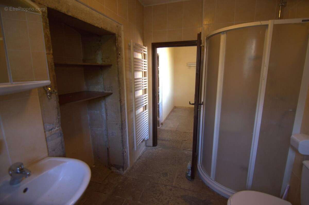 Maison en pierre à rénover,  dépendance, cave voûtée - photo 8