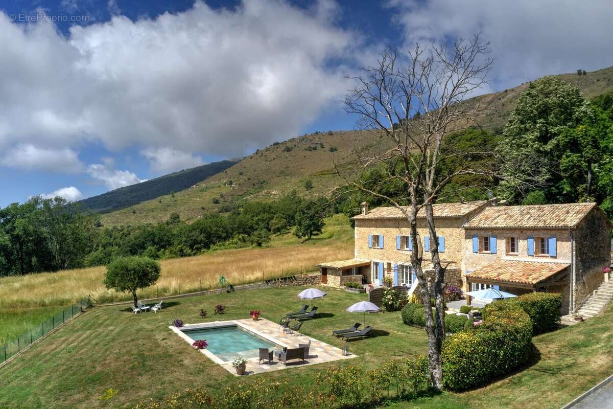 Maison à TOURRETTES-SUR-LOUP