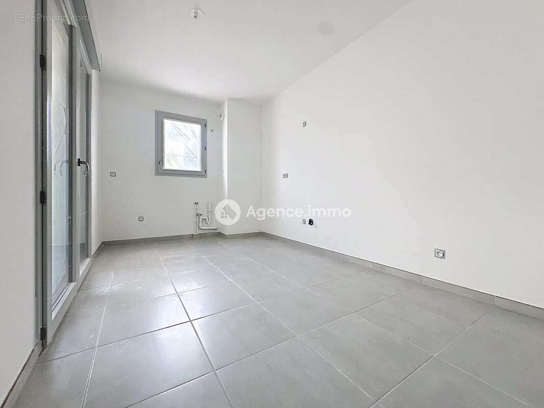 Appartement à FLASSANS-SUR-ISSOLE