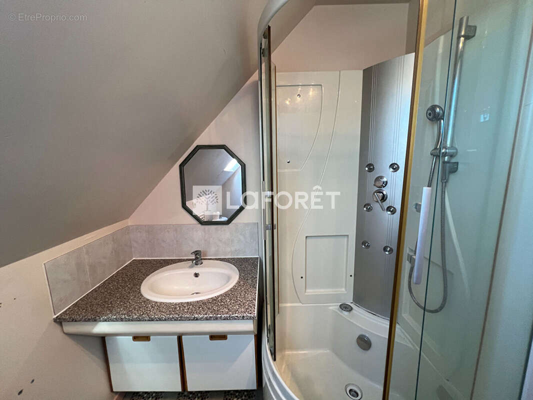 Maison de Bourg avec extérieur. - photo 9