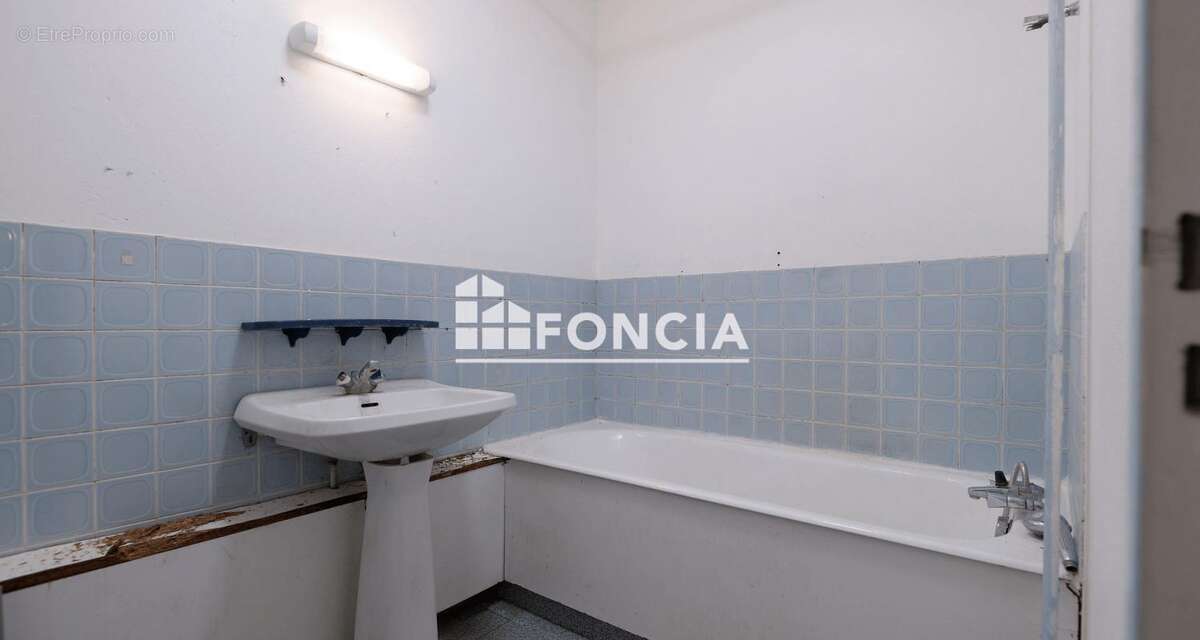 Appartement à LE COUDRAY-MONTCEAUX