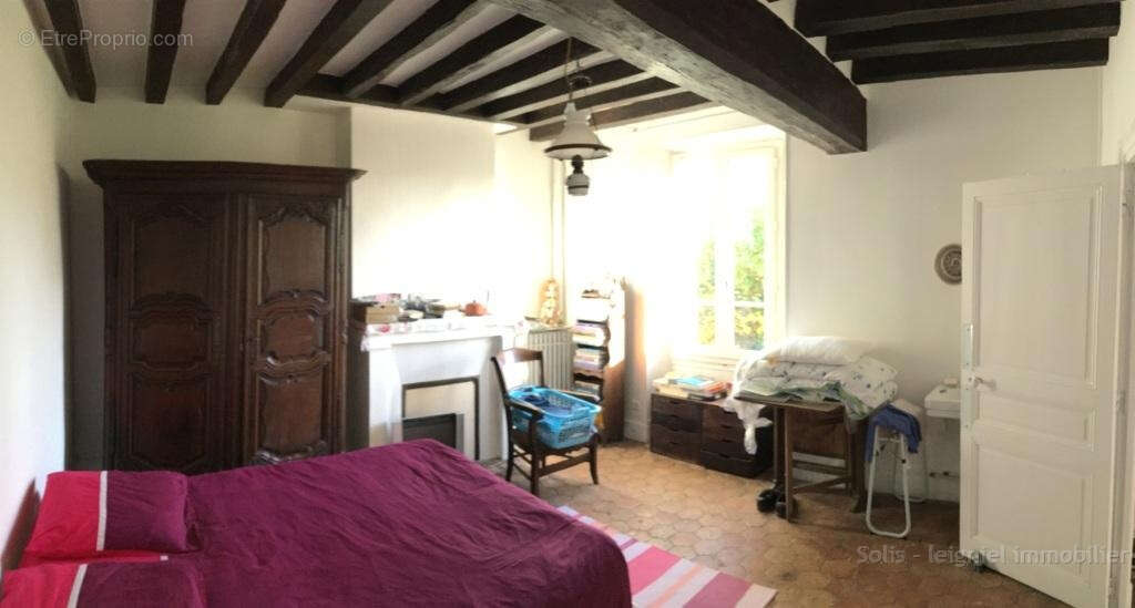 Grande maison entourée de son jardin de 5200m2 - photo 9