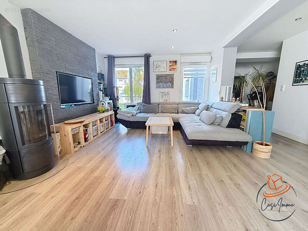 Maison à SAINT-GENIS-POUILLY