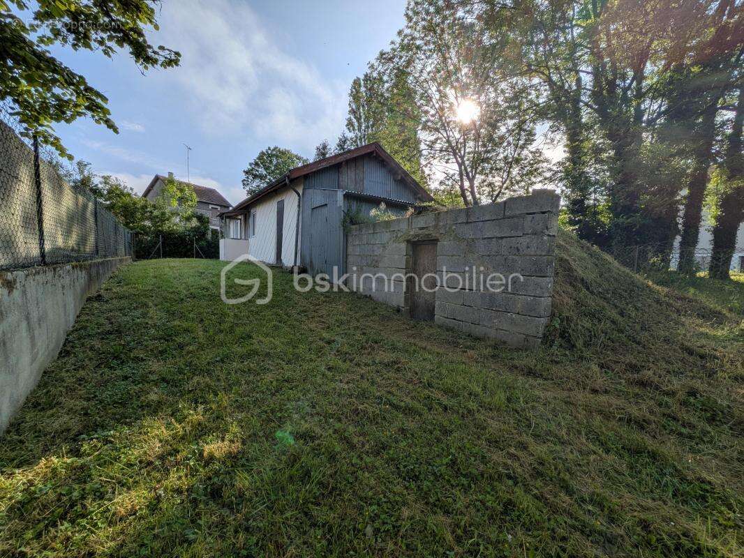 Maison avec dépendance et terrain - photo 15