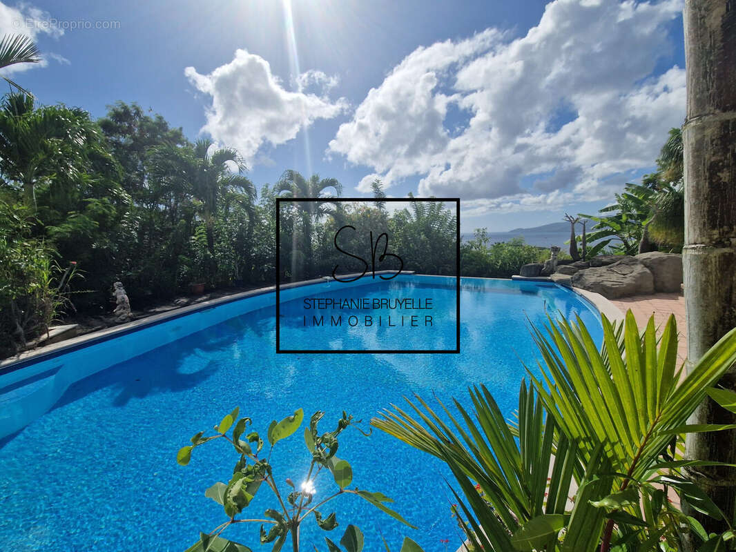 Maison à LES TROIS-ILETS