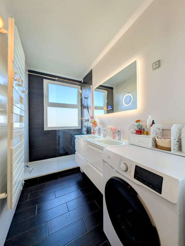 Appartement à LE MESNIL-LE-ROI