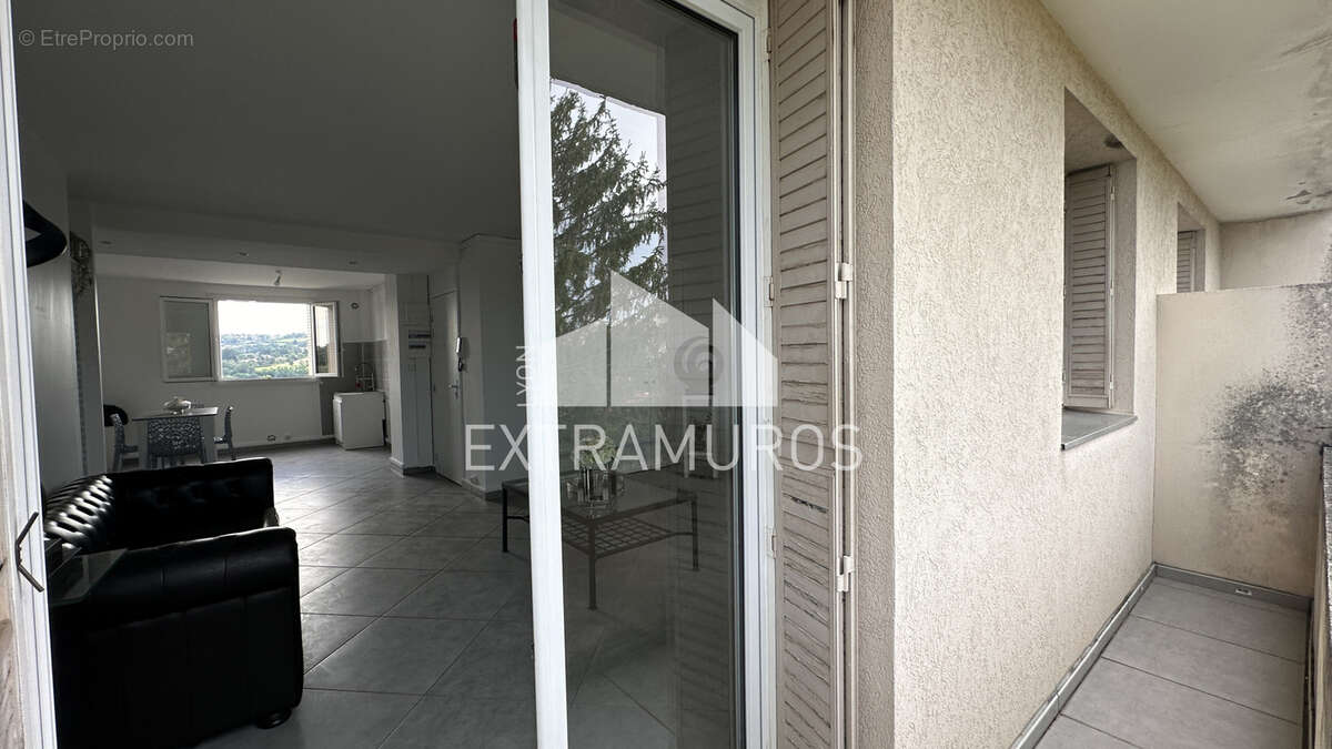 Appartement à L'ARBRESLE