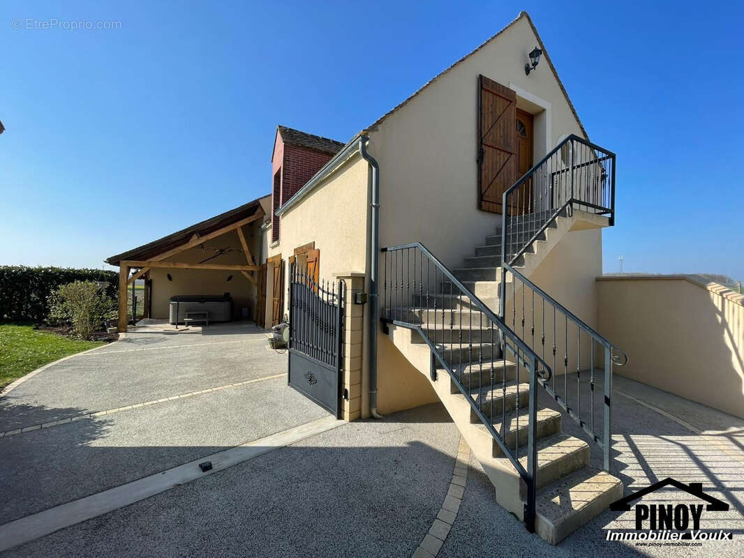 Maison à VILLETHIERRY