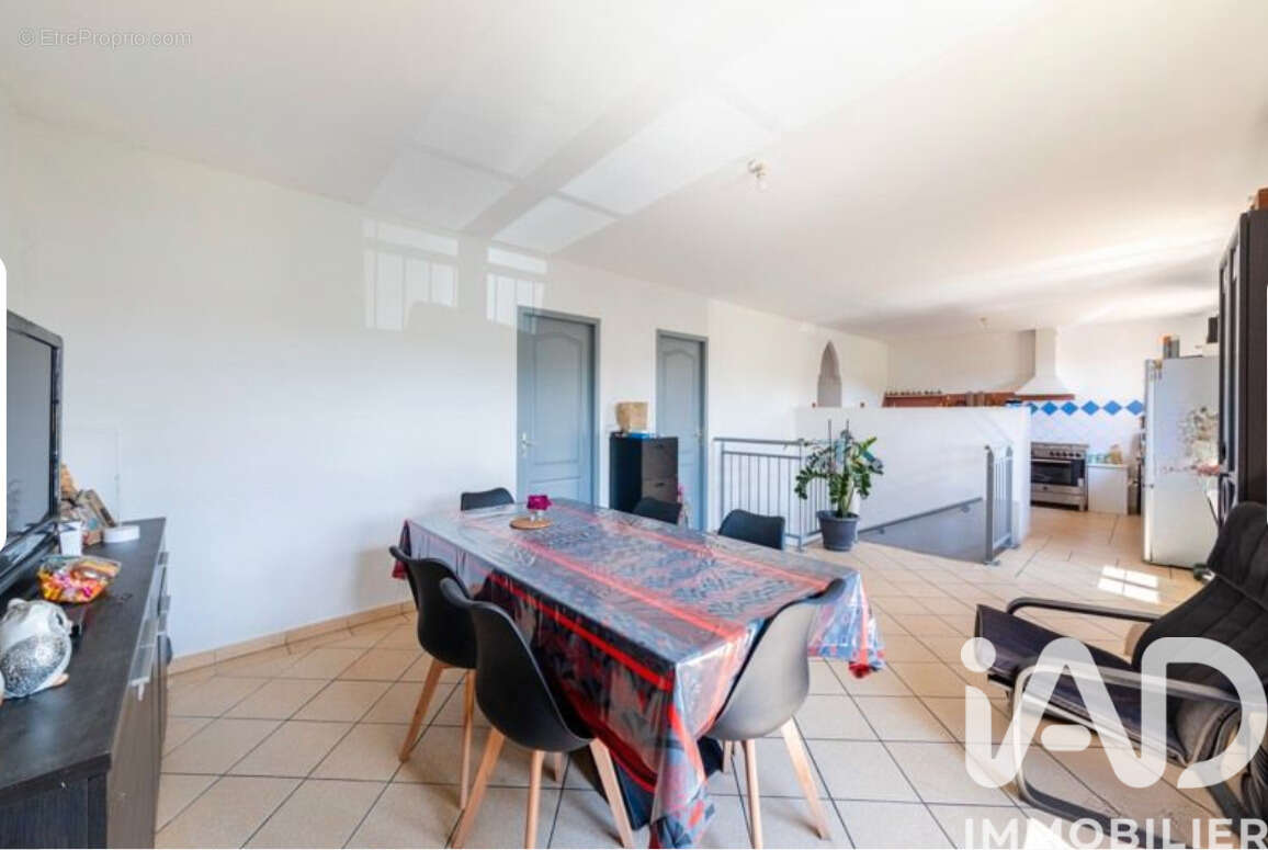 Photo 2 - Appartement à SAINT-HILAIRE-DE-LUSIGNAN