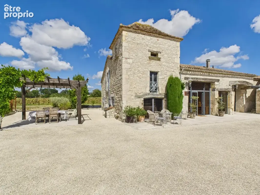 Superbe Ferme Restaurée avec Logements Flexibles, Piscine et Dépendances - photo 19