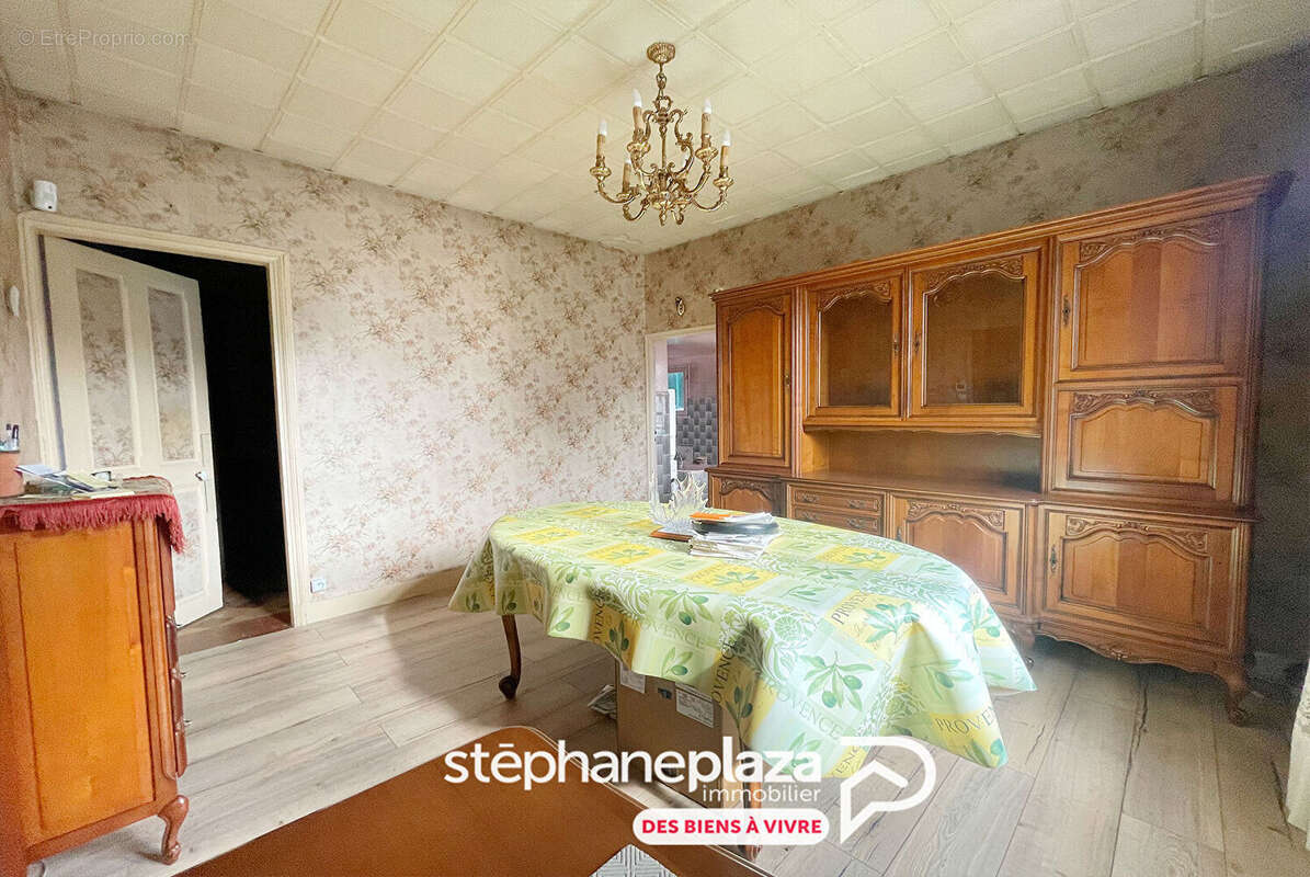 Maison à SAINT-ETIENNE-DU-ROUVRAY