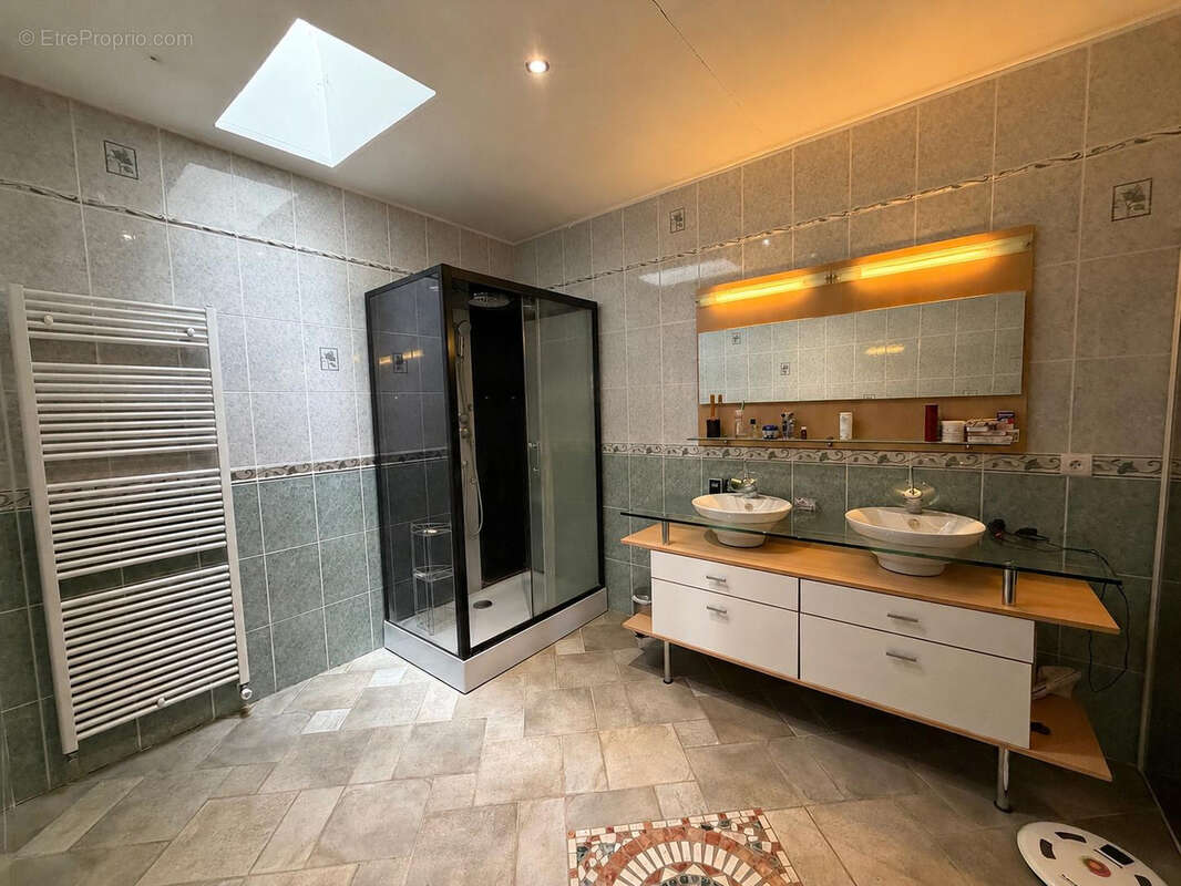 À UZÈS immeuble de 250 m2 avec 2 habitations - photo 8