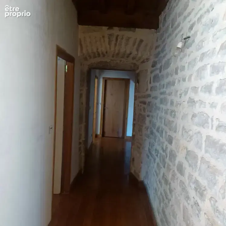 Maison de caractère  en pierre en cours de rénovation sur 380 m2 de terrain - photo 9