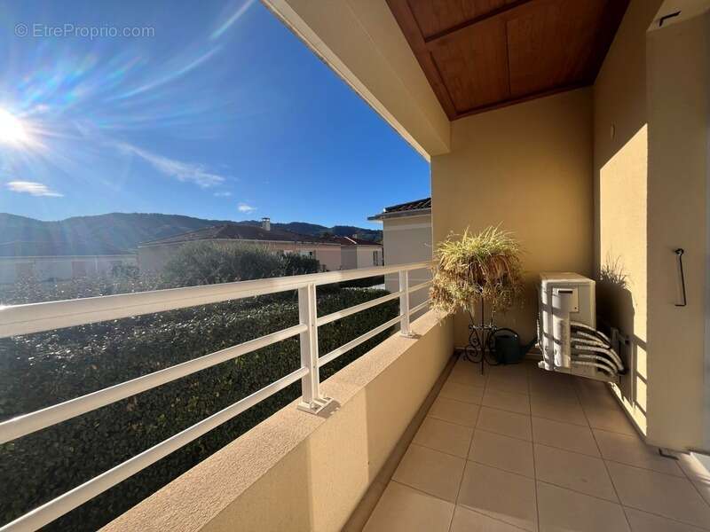 Maison à LA ROQUETTE-SUR-SIAGNE