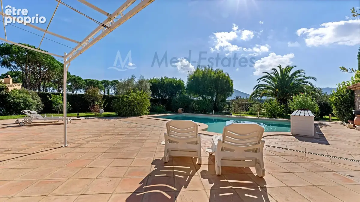 Splendide propriété provençale avec vue panoramique sur le Massif des Maures, sur un terrain plat de 3 000 m² - photo 24