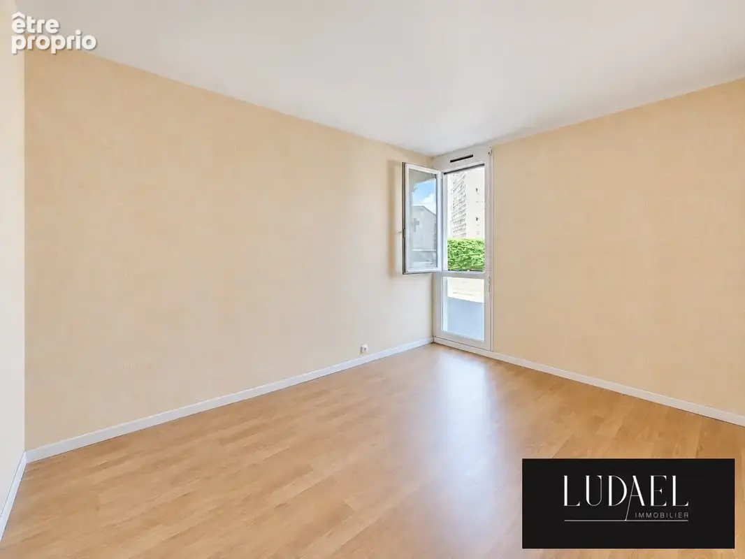 Chambre deux avec fenetre lumineux 