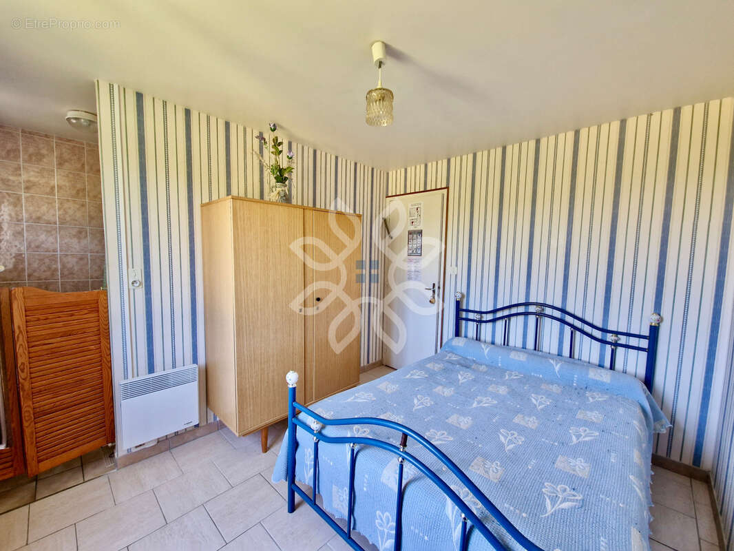 Maison à SAINTE-EUGENIE-DE-VILLENEUVE