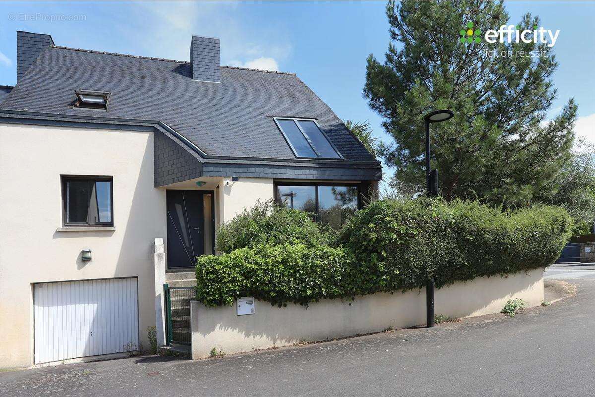 Maison à SAINT-JACQUES-DE-LA-LANDE