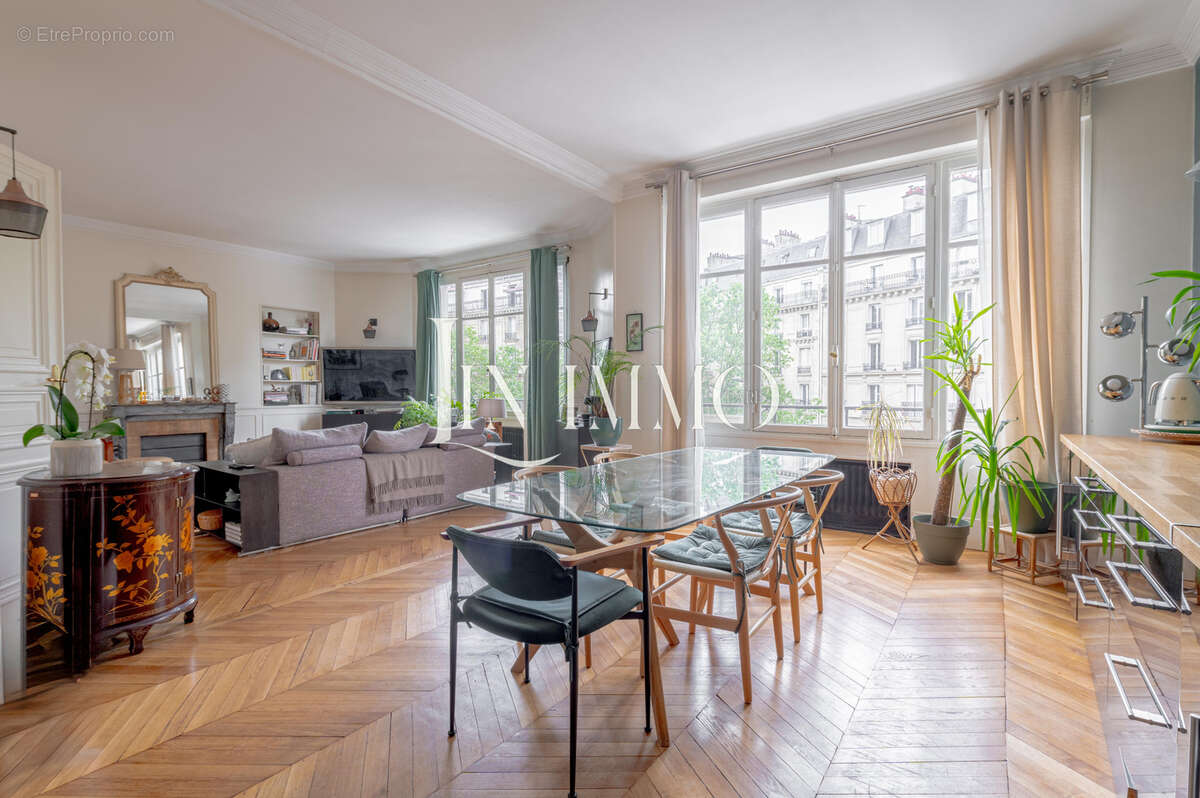 Appartement à PARIS-17E