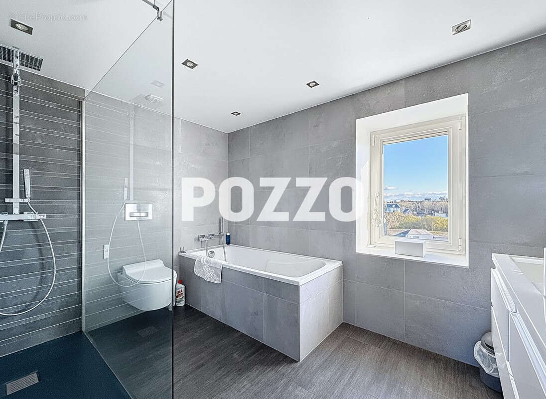 Maison à DONVILLE-LES-BAINS