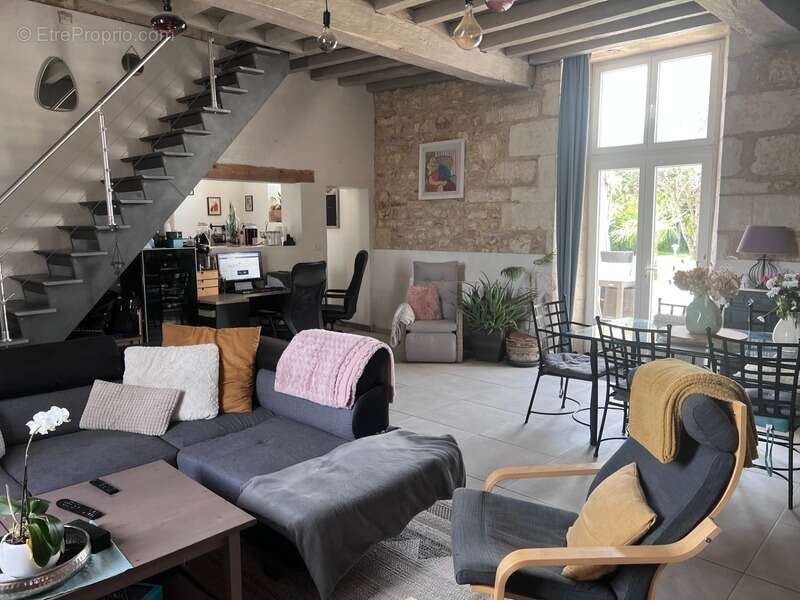 Maison à vendre 5 pièces VARZAY (17) avec piscine - photo 3