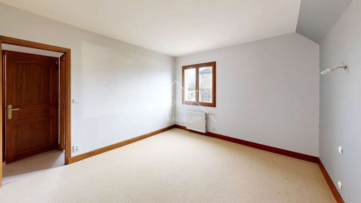 Maison à DOMPIERRE-SUR-BESBRE