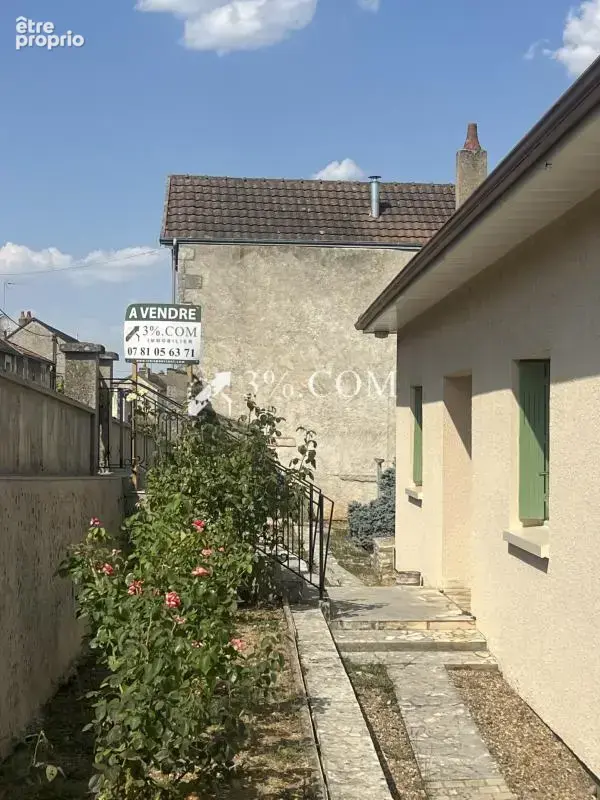 3%. com immobilier à  saint savin - photo 2