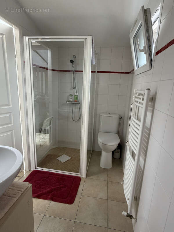 Maison familiale de 145 m2   4 chambres, véranda et double garage, proche de toutes les commodité - photo 6