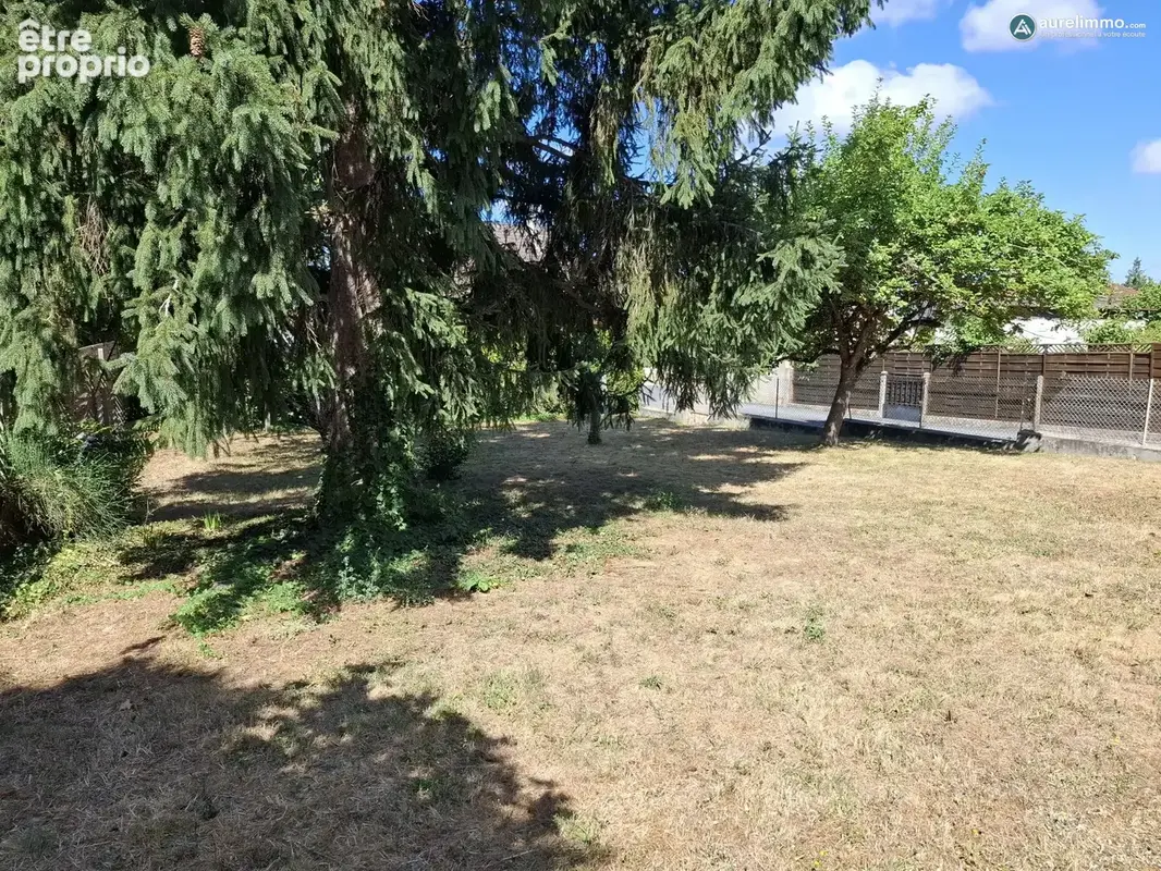 terrain clos