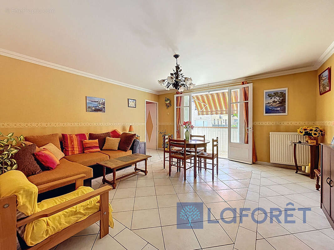 Appartement à SIX-FOURS-LES-PLAGES