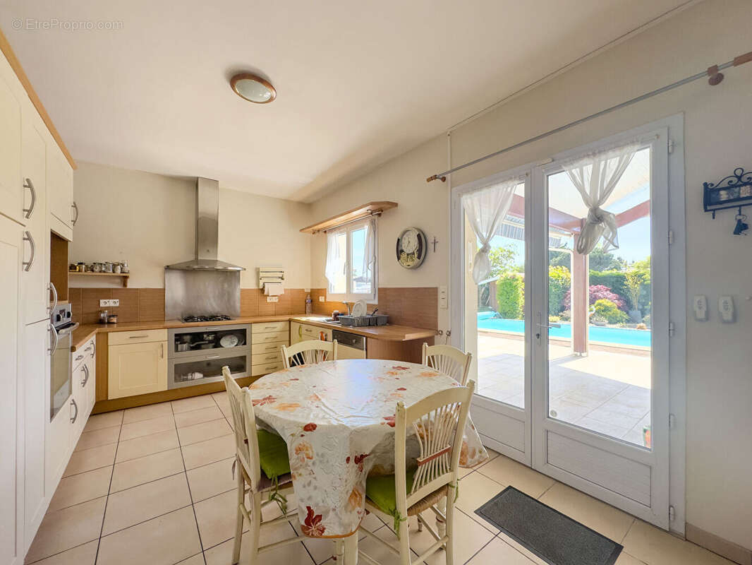 Maison familiale avec piscine, jardin paysagé et garage à Biscarrosse - photo 10