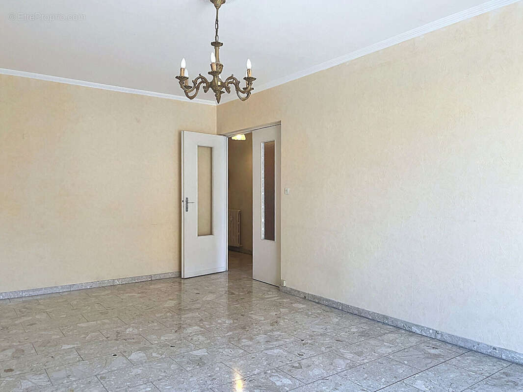 Appartement Nimes 3 pièce(s) 67 m2 - photo 2