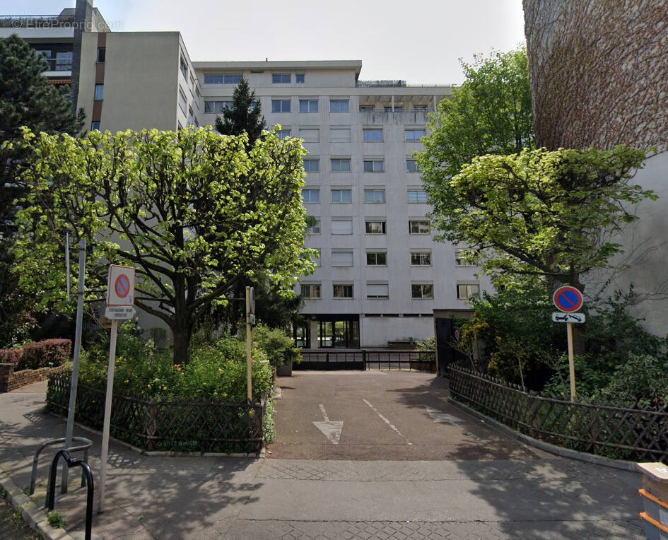 Parking à COURBEVOIE