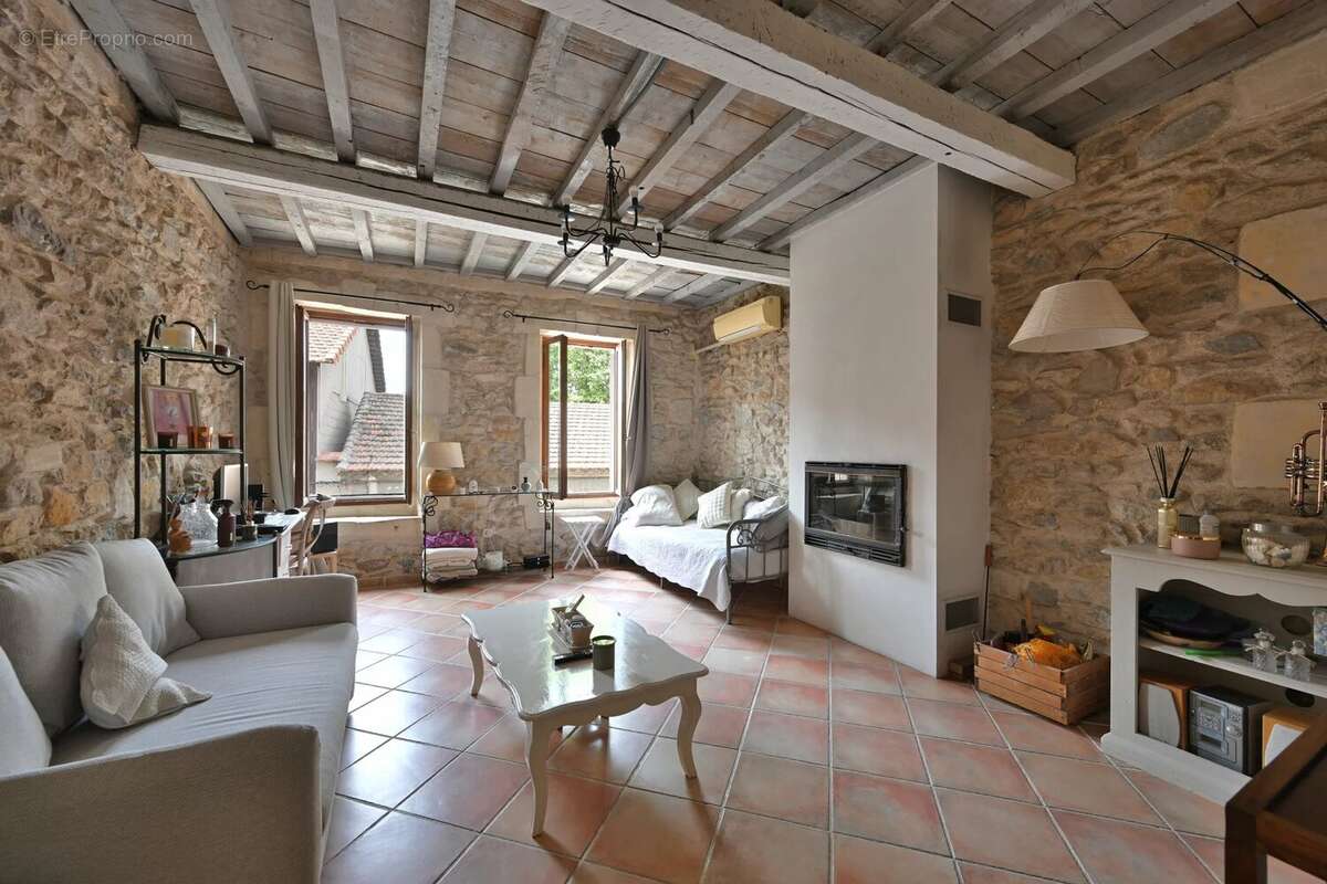 EXCLUSIVITÉ LEONIS IMMOBILIER – Maison de ville de charme avec cour intimiste et exposition plein Sud! - photo 9