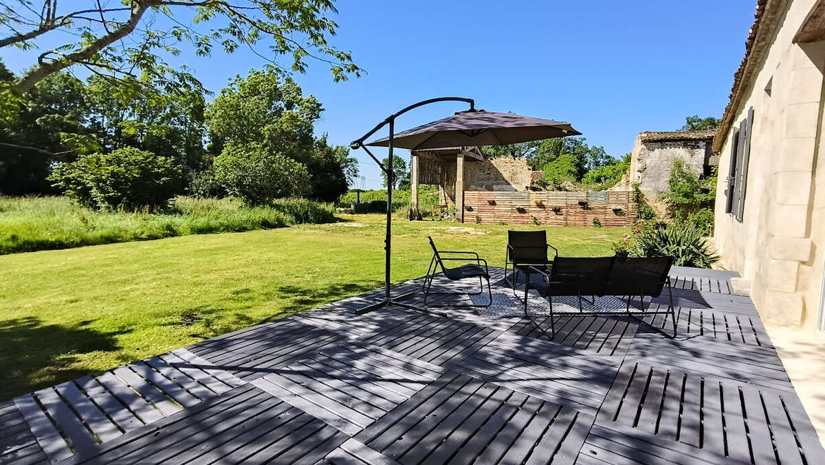 Maison Familiale de Charme en Pierre + T2 Indépendant   Terrain de 4 942 m2 - photo 7