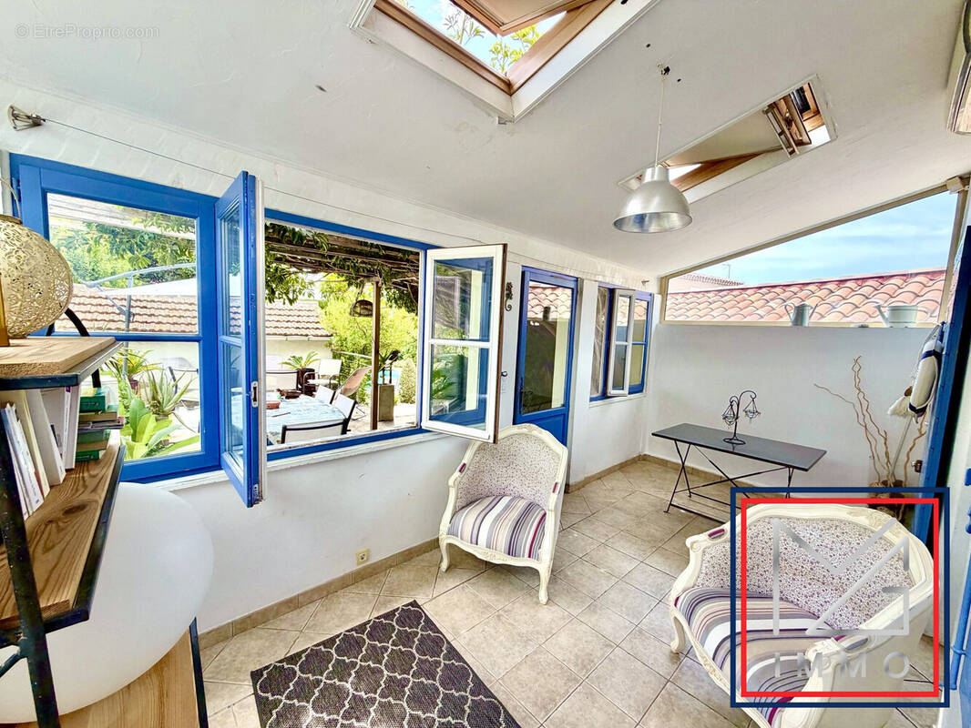 Photo Maison à Six-Fours-Les-Plages au prix de 599 000€
