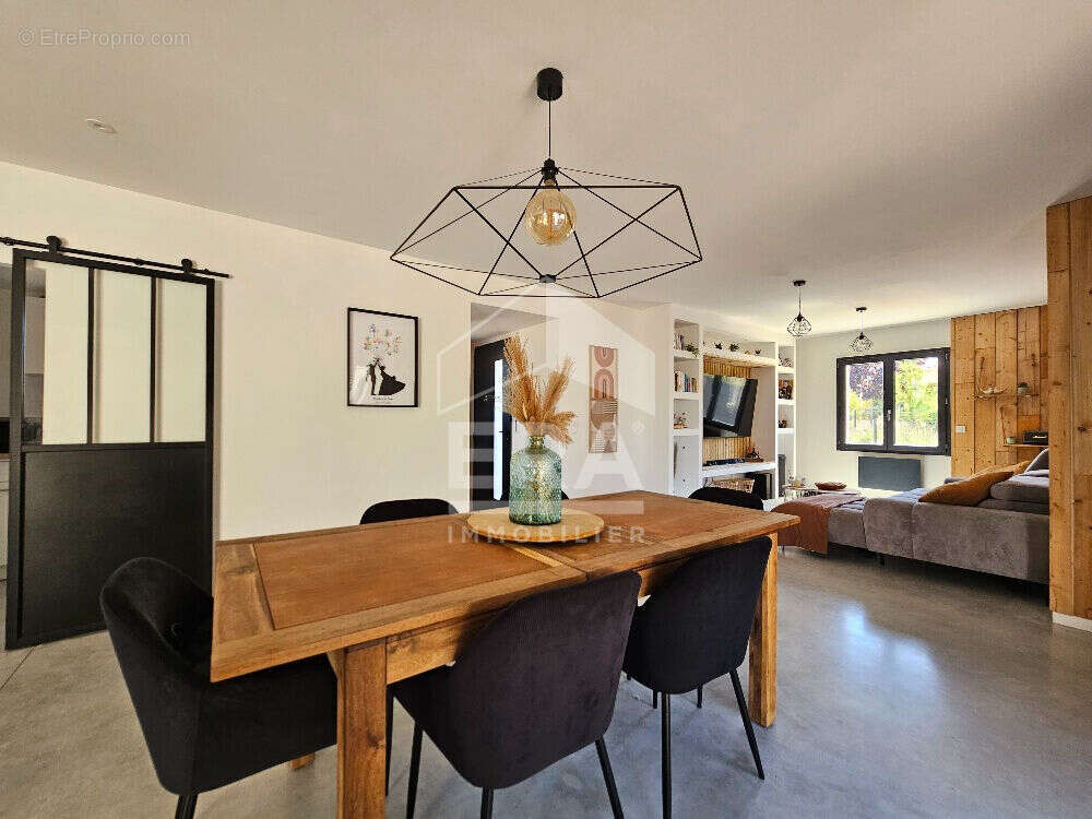 Maison à ROULLET-SAINT-ESTEPHE