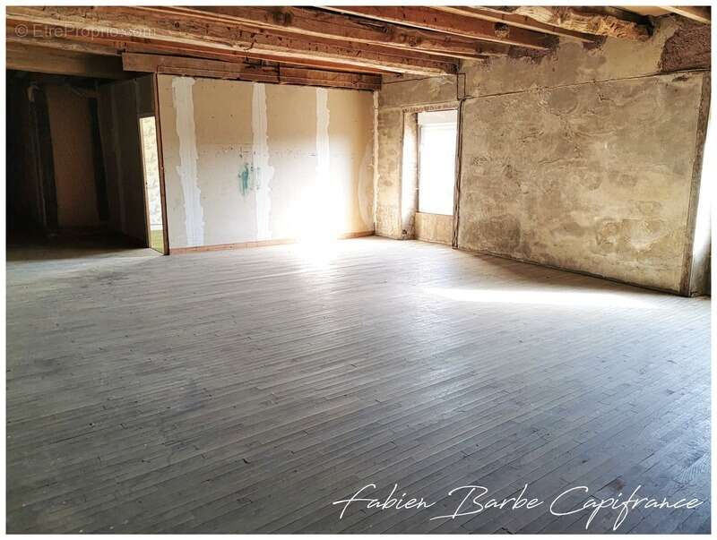 Maison à NEANT-SUR-YVEL