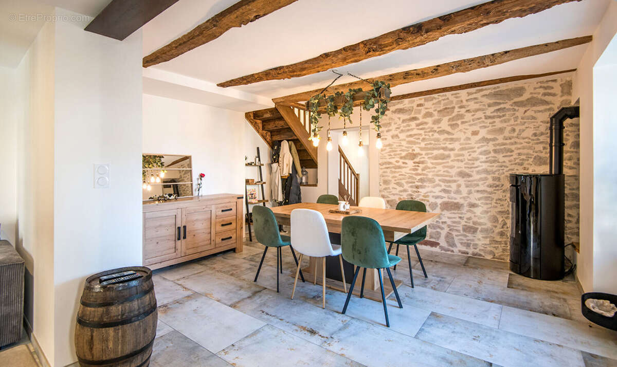 Maison à ONET-LE-CHATEAU