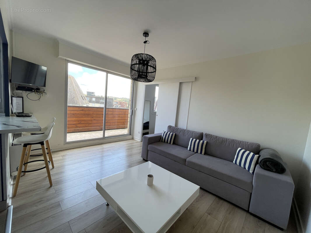 50m plage ! superbe 2 pieces entierement renove + cave + parking - photo 2