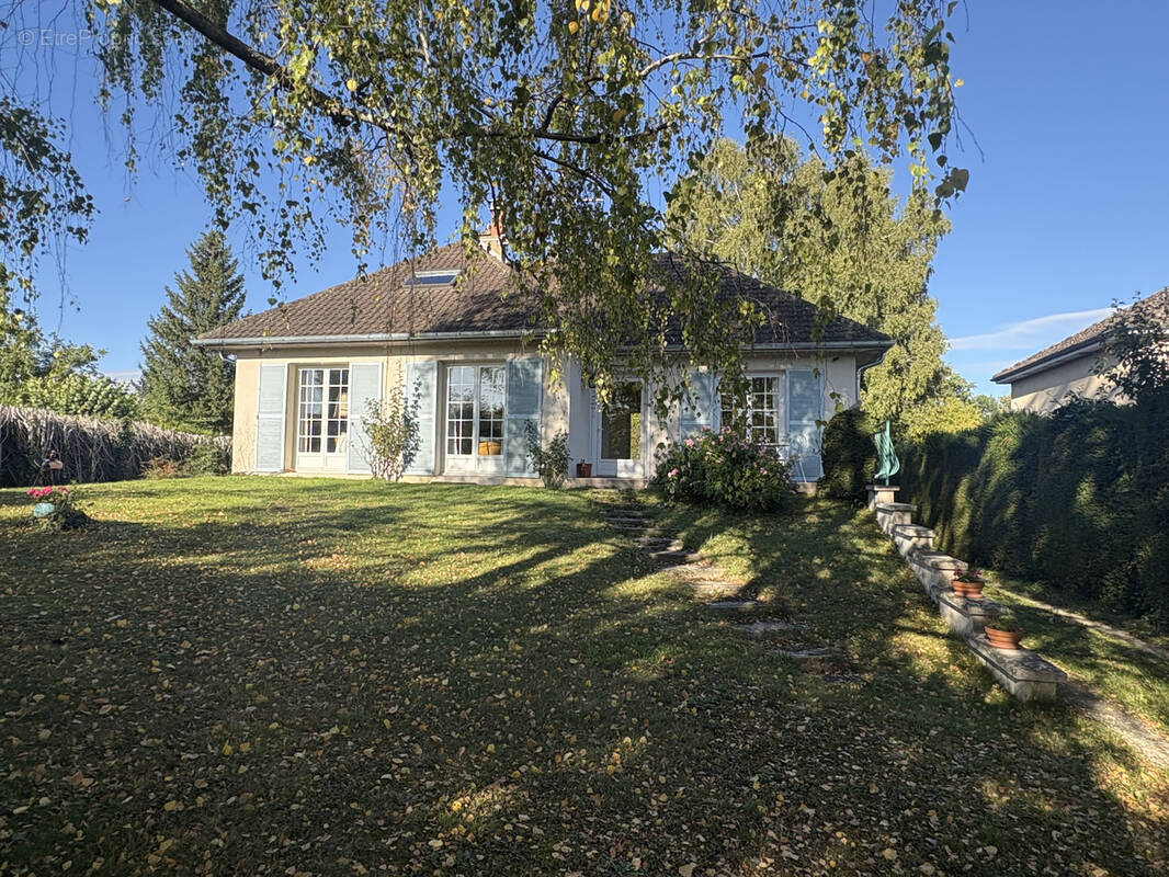 Maison à SAINT-JULIEN-LES-VILLAS