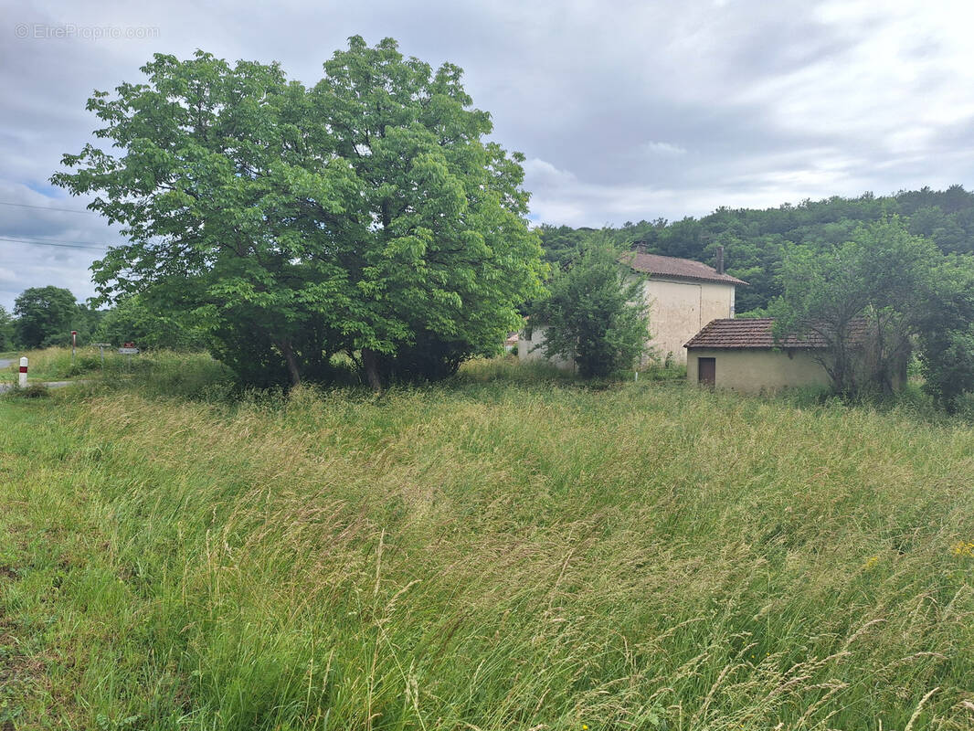 Maison à SAINT-CERNIN-DE-L&#039;HERM