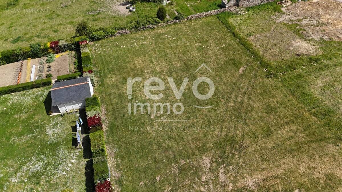 Terrain à LE THOUREIL