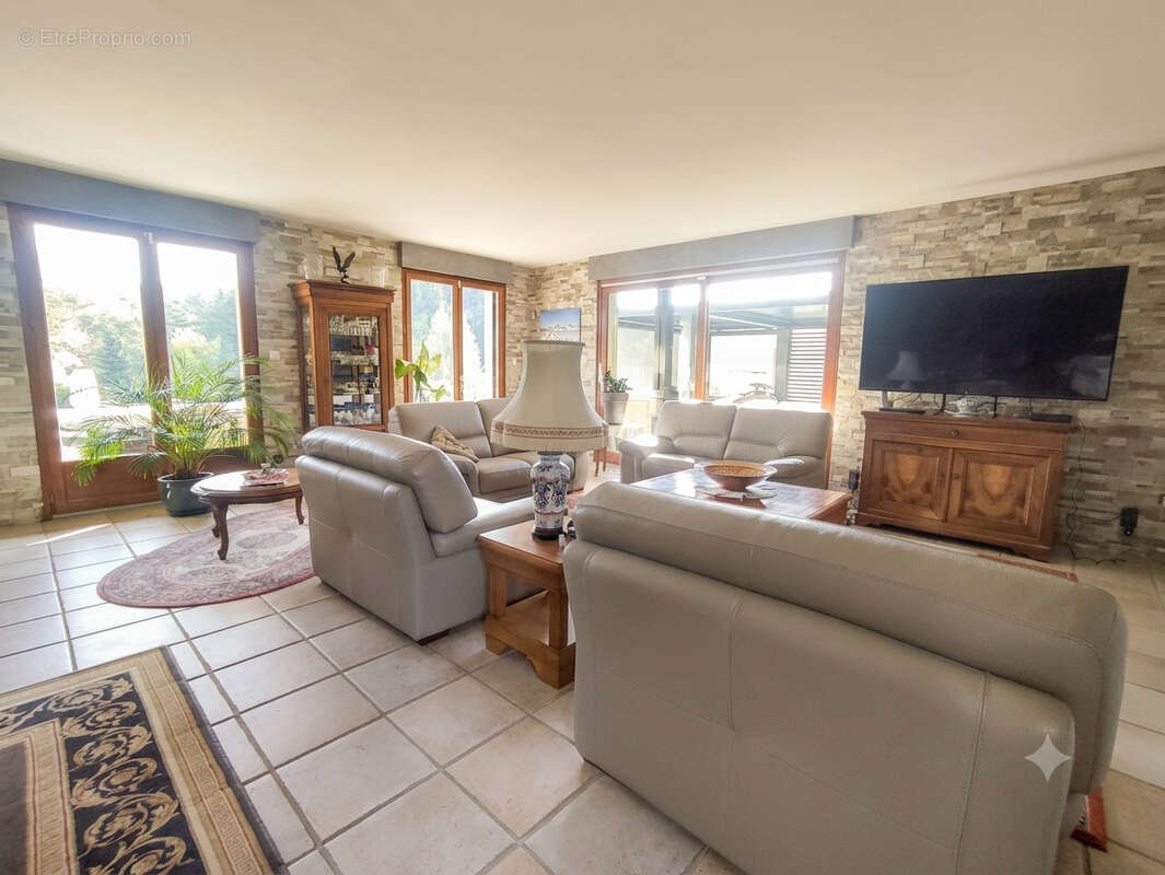 Maison 225 m² à Saint-Alyre-D'arlanc  - photo 11