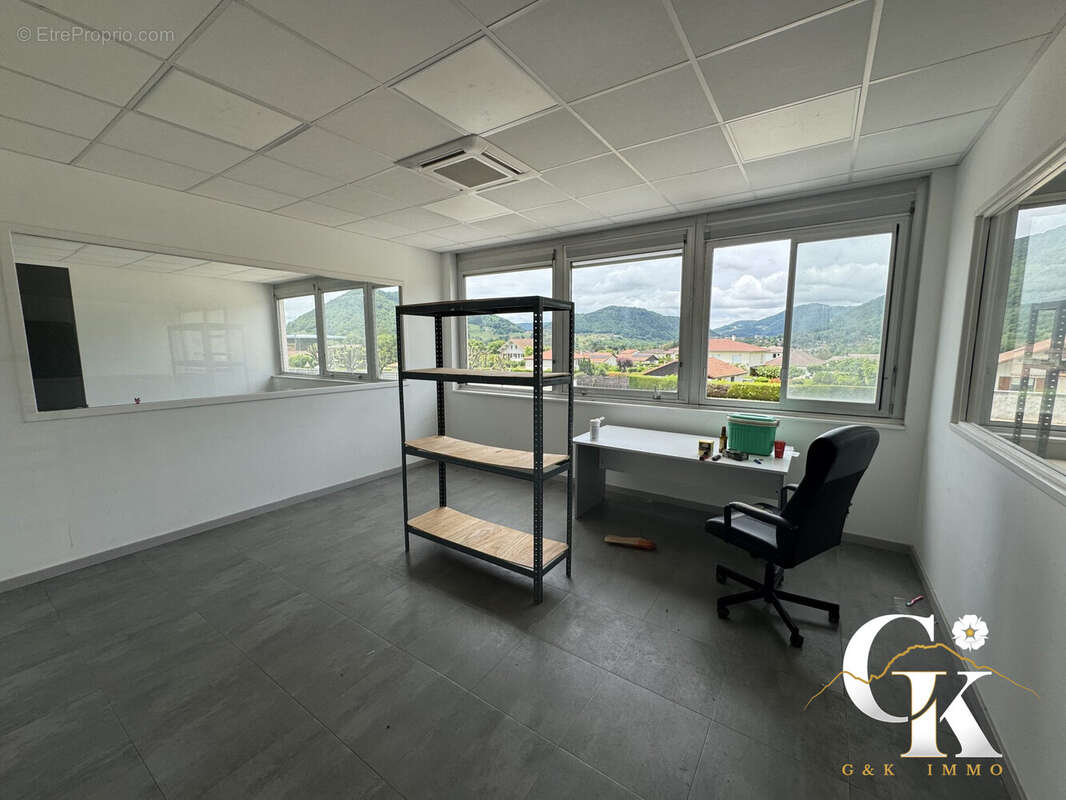 Commerce à SAINT-ETIENNE-DE-CROSSEY