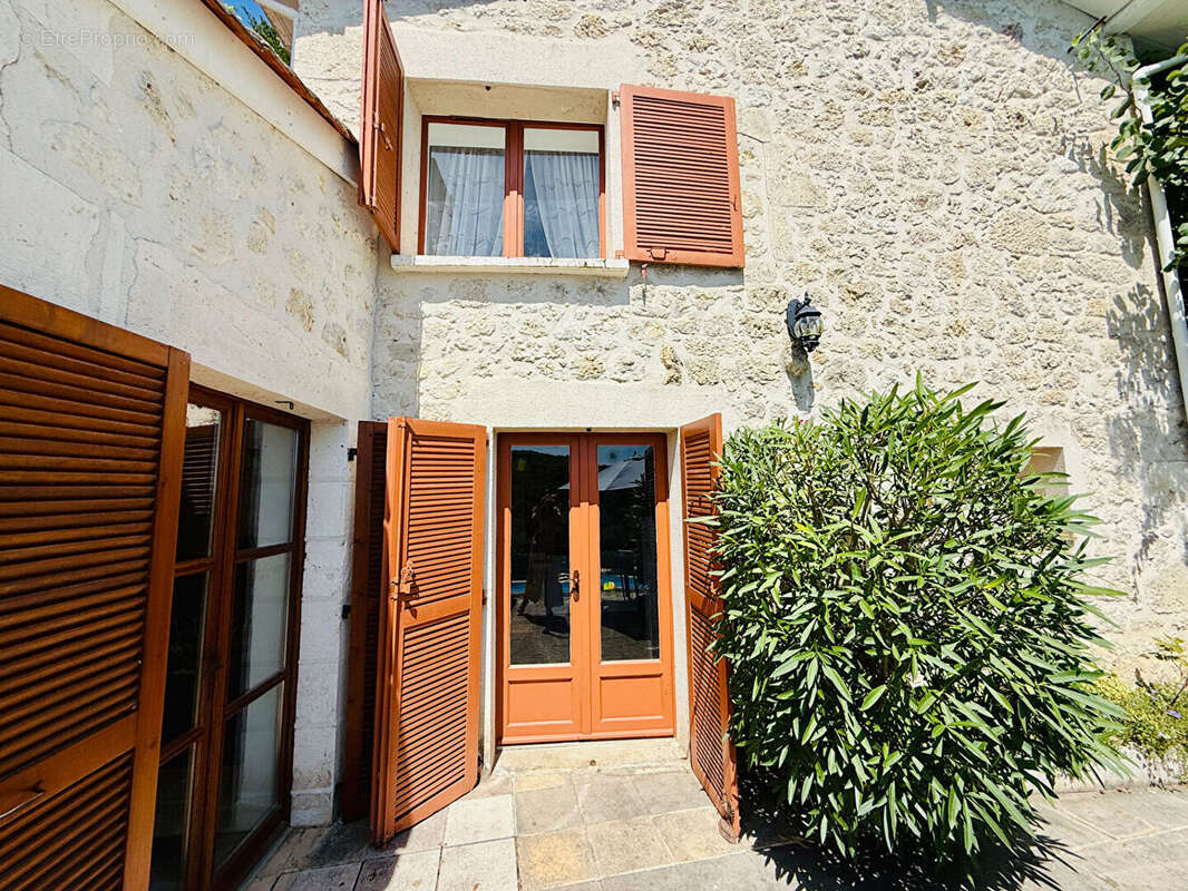 Maison à SAINTE-COLOMBE-DE-VILLENEUVE