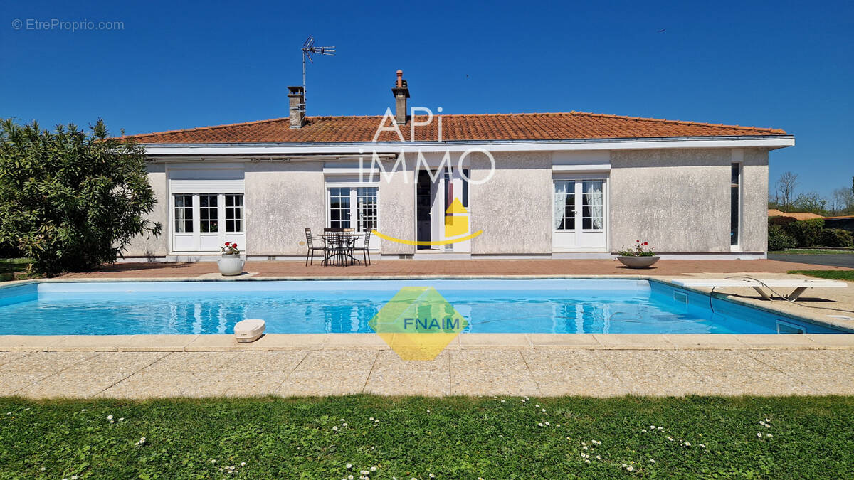 Maison à SAINT-VIVIEN