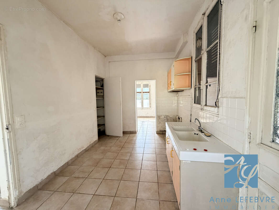 Centre à pied de cette maison de 5 pièces avec garage et jardin - photo 10