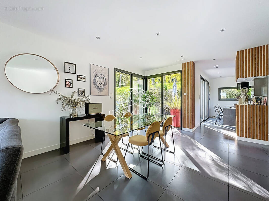 Maison à SAINT-ROMAIN-AU-MONT-D&#039;OR